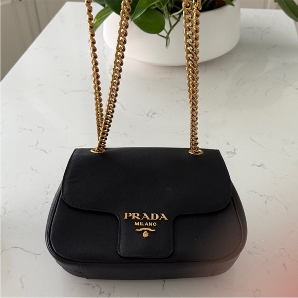 Authentic PRADA Black SAFFIANO Leather shoulder BAG HANDBAG gold chain like new - Picture 2 of 8